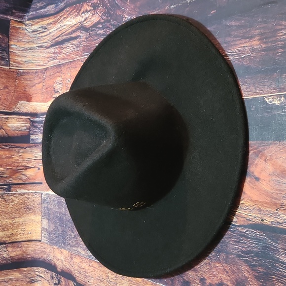 Universal Thread Hat - Picture 2 of 2